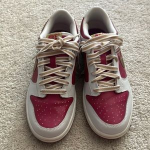 Excellent condition Nike Dunks pink/gold - size 4.5Y/6 women